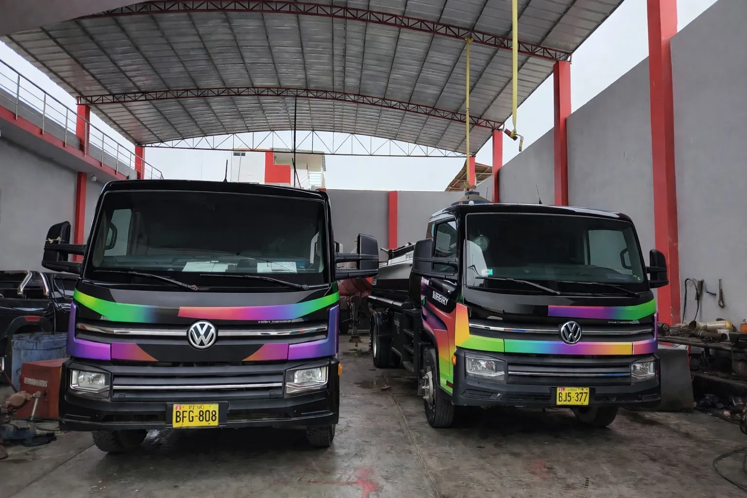 Flota de camiones cisterna Volkswagen de SCOP en almacén